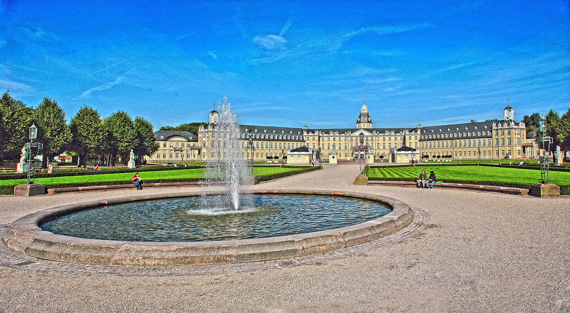 Stadtmotiv in Karlsruhe – Schloss Karlsruhe Panorama (tone-mapping)